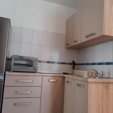 Sreca Apartment Near Beach With Bbq Бибинье Экстерьер фото