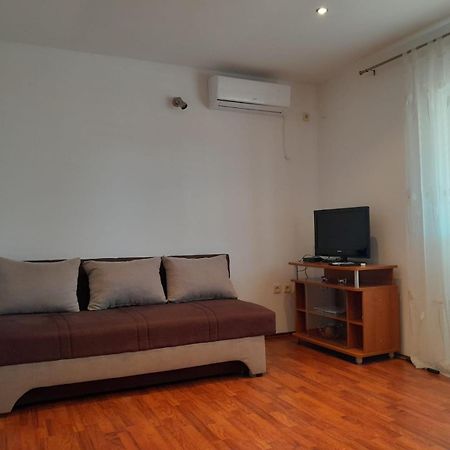 Sreca Apartment Near Beach With Bbq Бибинье Номер фото