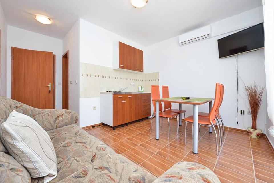 Sreca Apartment Near Beach With Bbq Бибинье Экстерьер фото