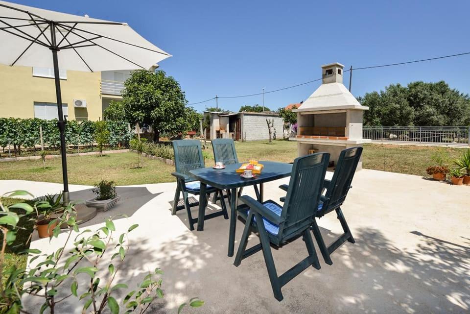Sreca Apartment Near Beach With Bbq Бибинье Экстерьер фото