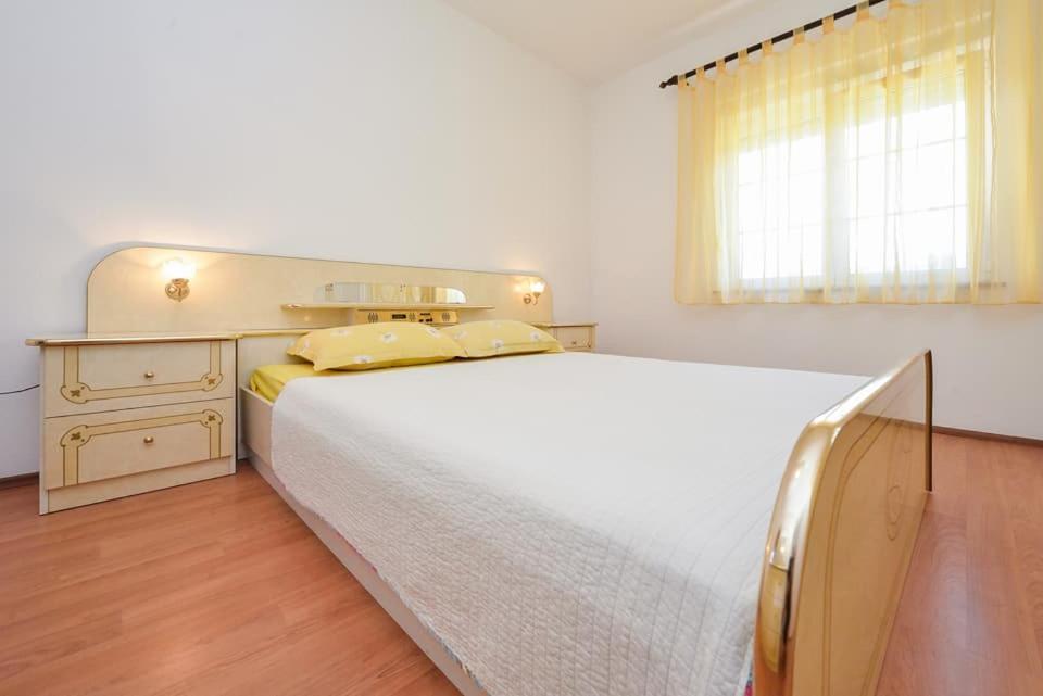Sreca Apartment Near Beach With Bbq Бибинье Экстерьер фото