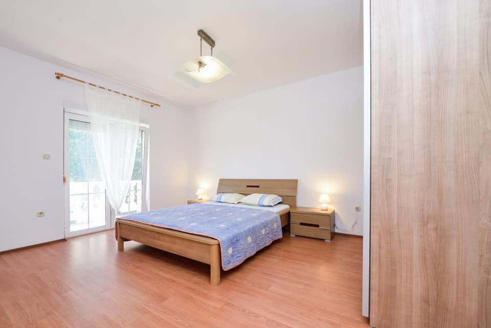 Sreca Apartment Near Beach With Bbq Бибинье Экстерьер фото