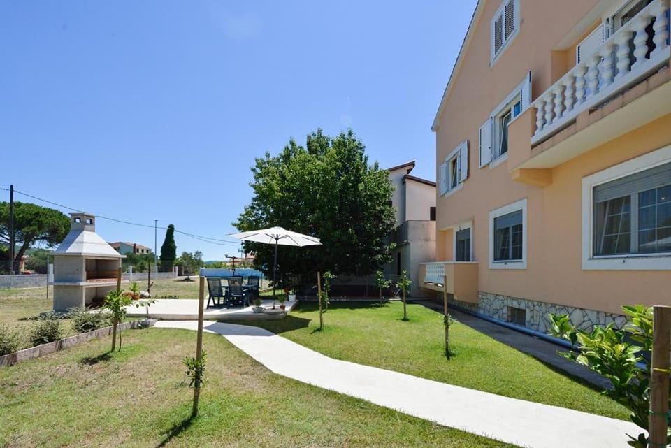Sreca Apartment Near Beach With Bbq Бибинье Экстерьер фото