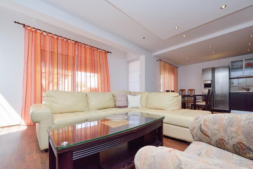 Sreca Apartment Near Beach With Bbq Бибинье Экстерьер фото