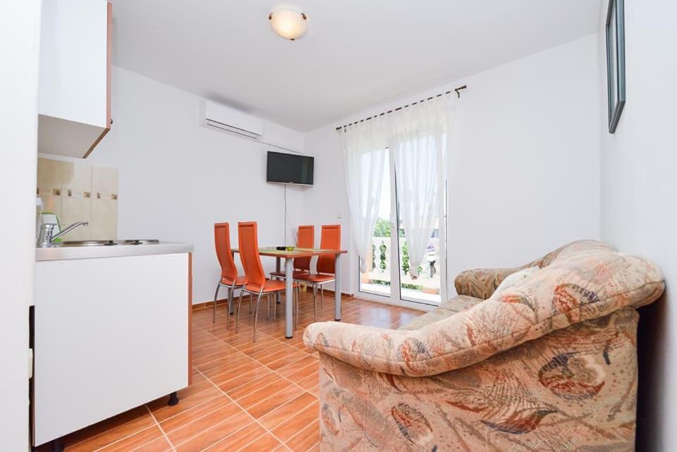 Sreca Apartment Near Beach With Bbq Бибинье Экстерьер фото
