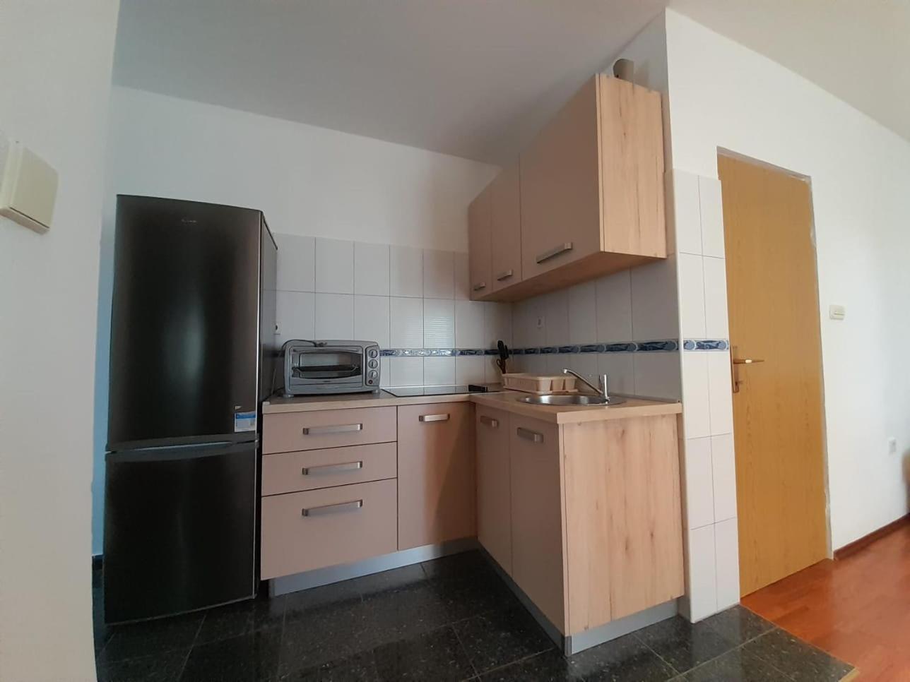 Sreca Apartment Near Beach With Bbq Бибинье Экстерьер фото