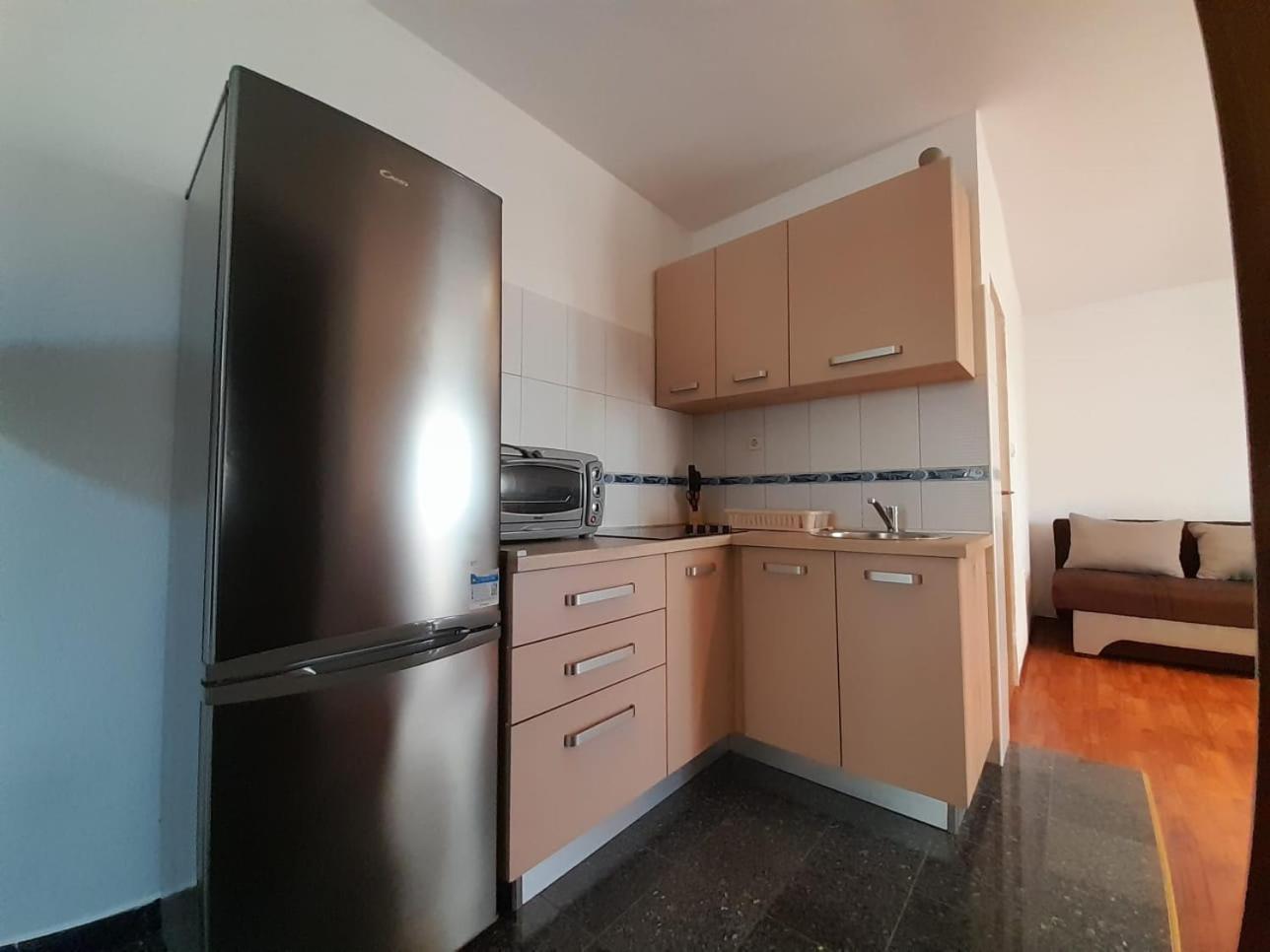 Sreca Apartment Near Beach With Bbq Бибинье Номер фото