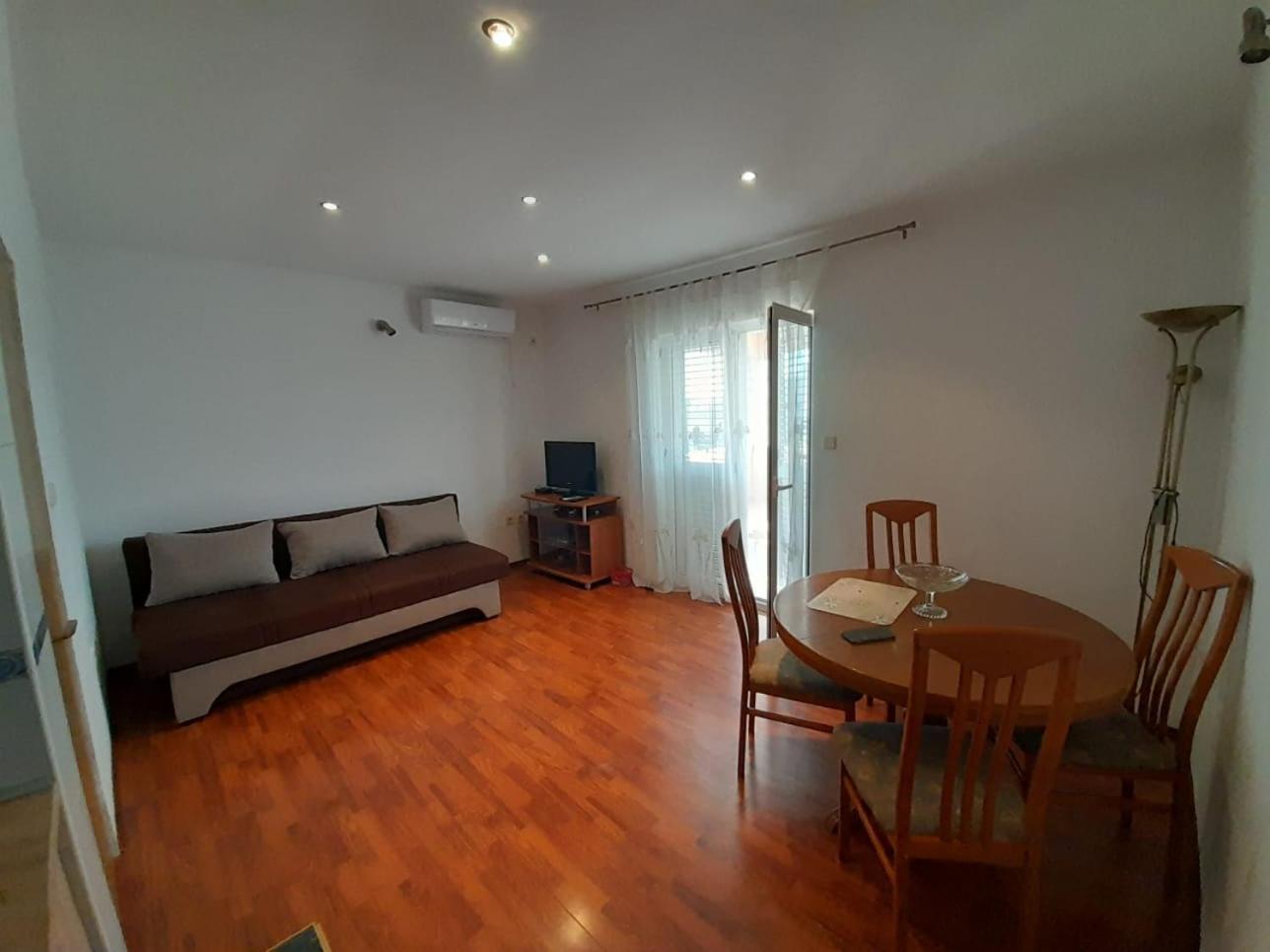 Sreca Apartment Near Beach With Bbq Бибинье Номер фото